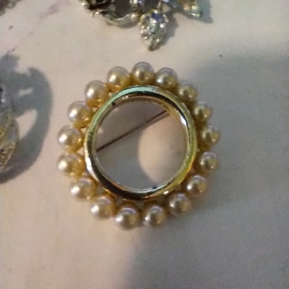 Elegant Silver and Gold Brooch Set - Picture 2 of 6